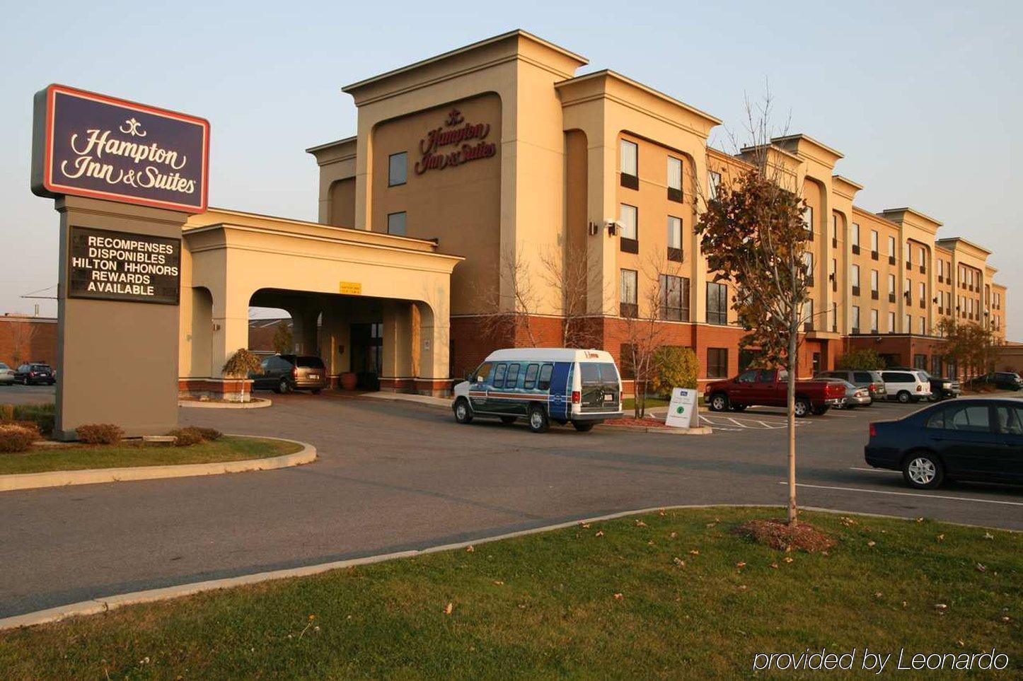 Hampton Inn & Suites Montreal-Dorval Exterior photo